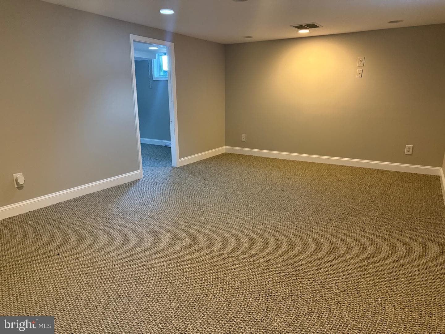 7013 Whitney Avenue photo 39