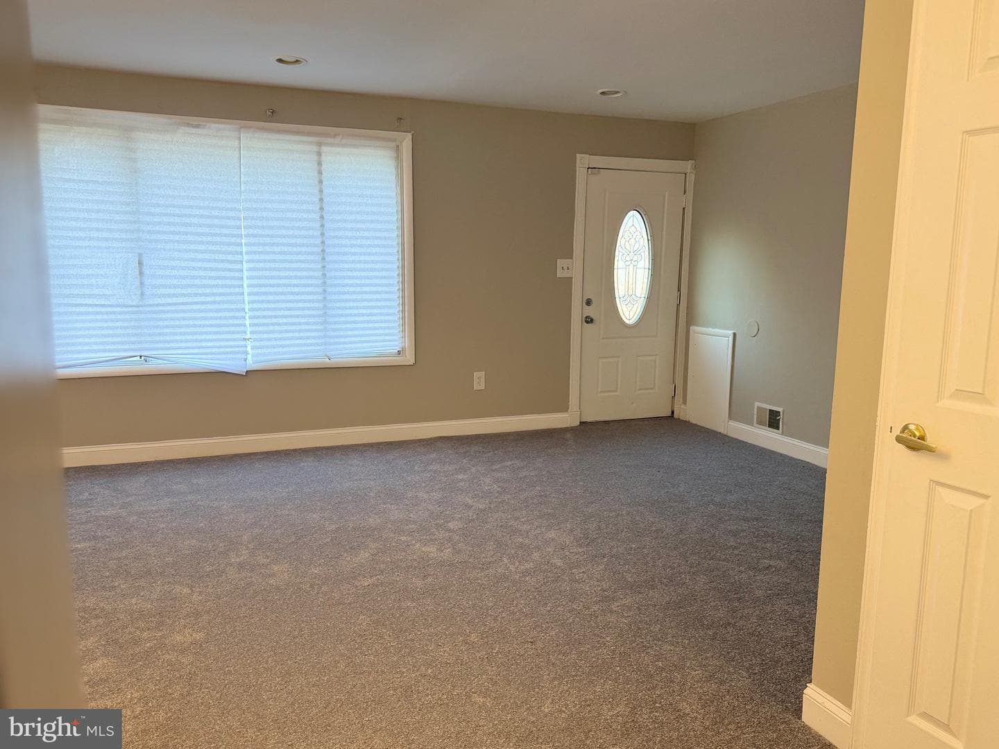7013 Whitney Avenue photo 4