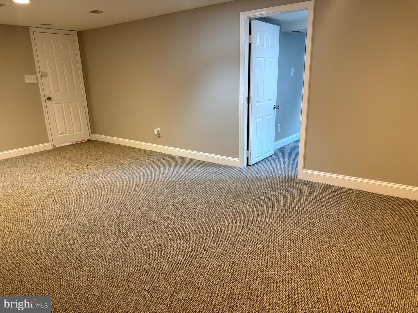 7013 Whitney Avenue photo 40