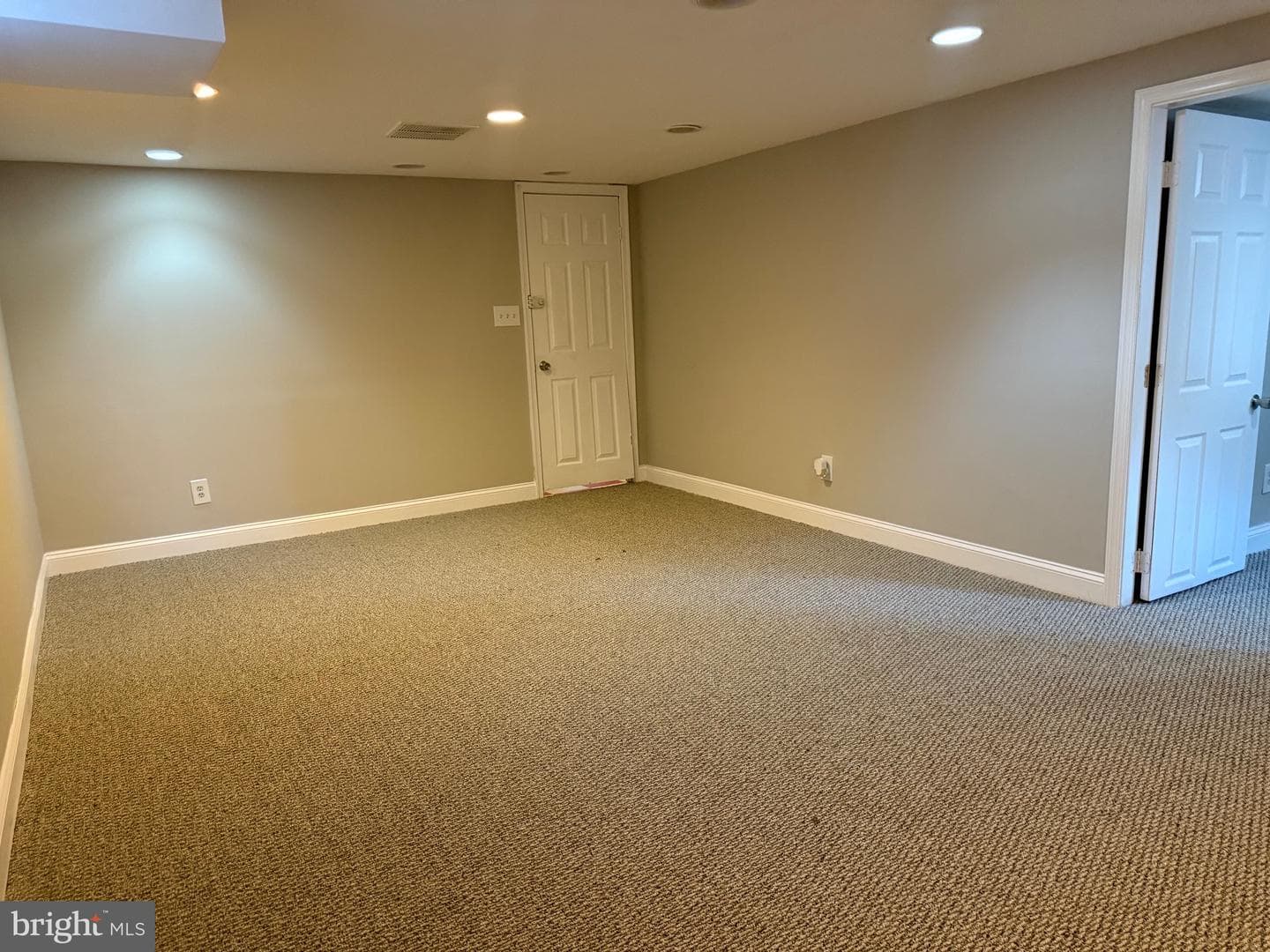 7013 Whitney Avenue photo 41