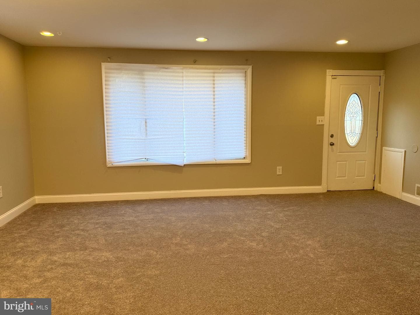 7013 Whitney Avenue photo 5