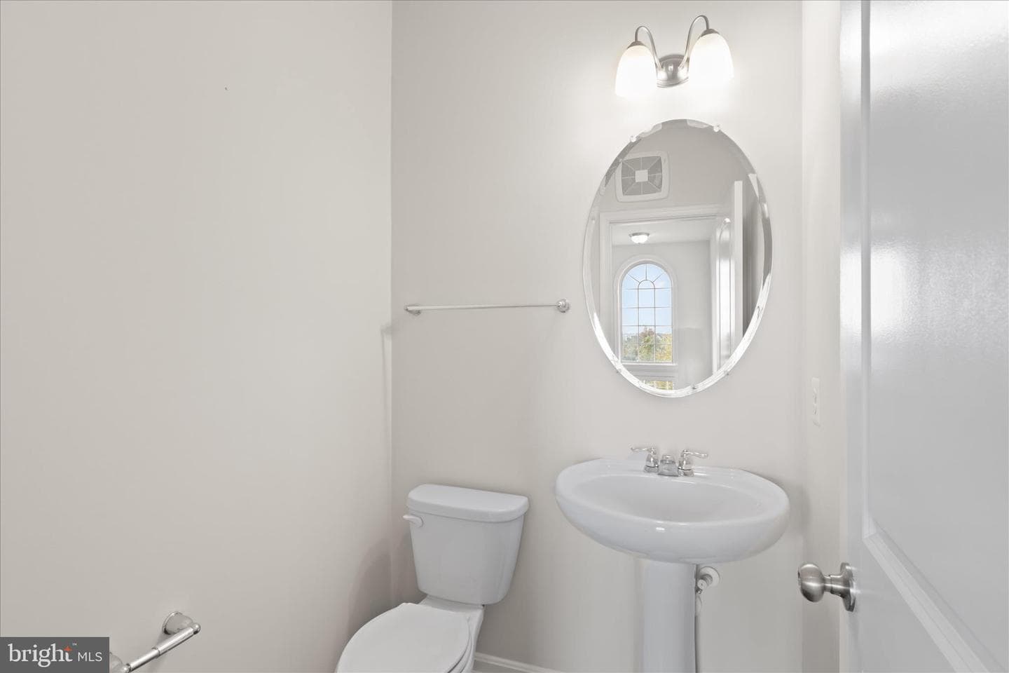 2633 Campus Way N photo 10