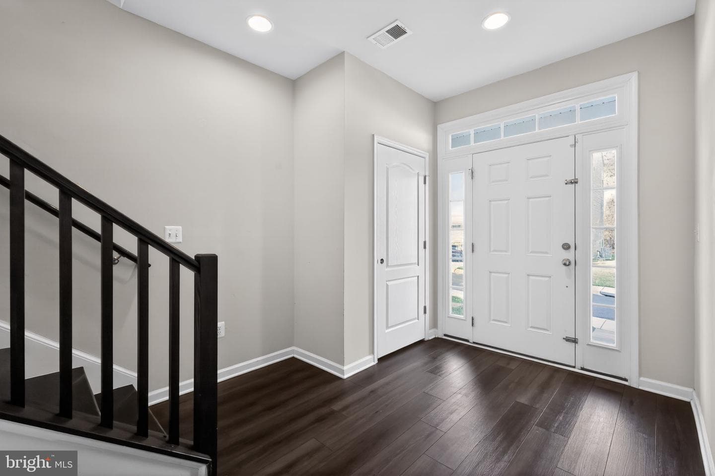 1027 Overlook Way photo 2