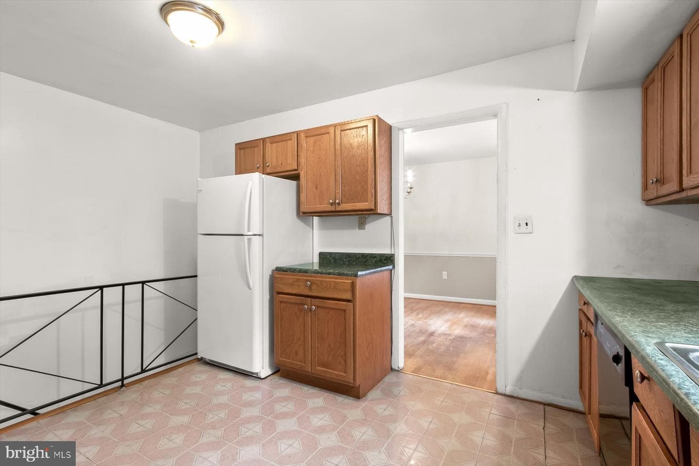 3533 Duke Street photo 11