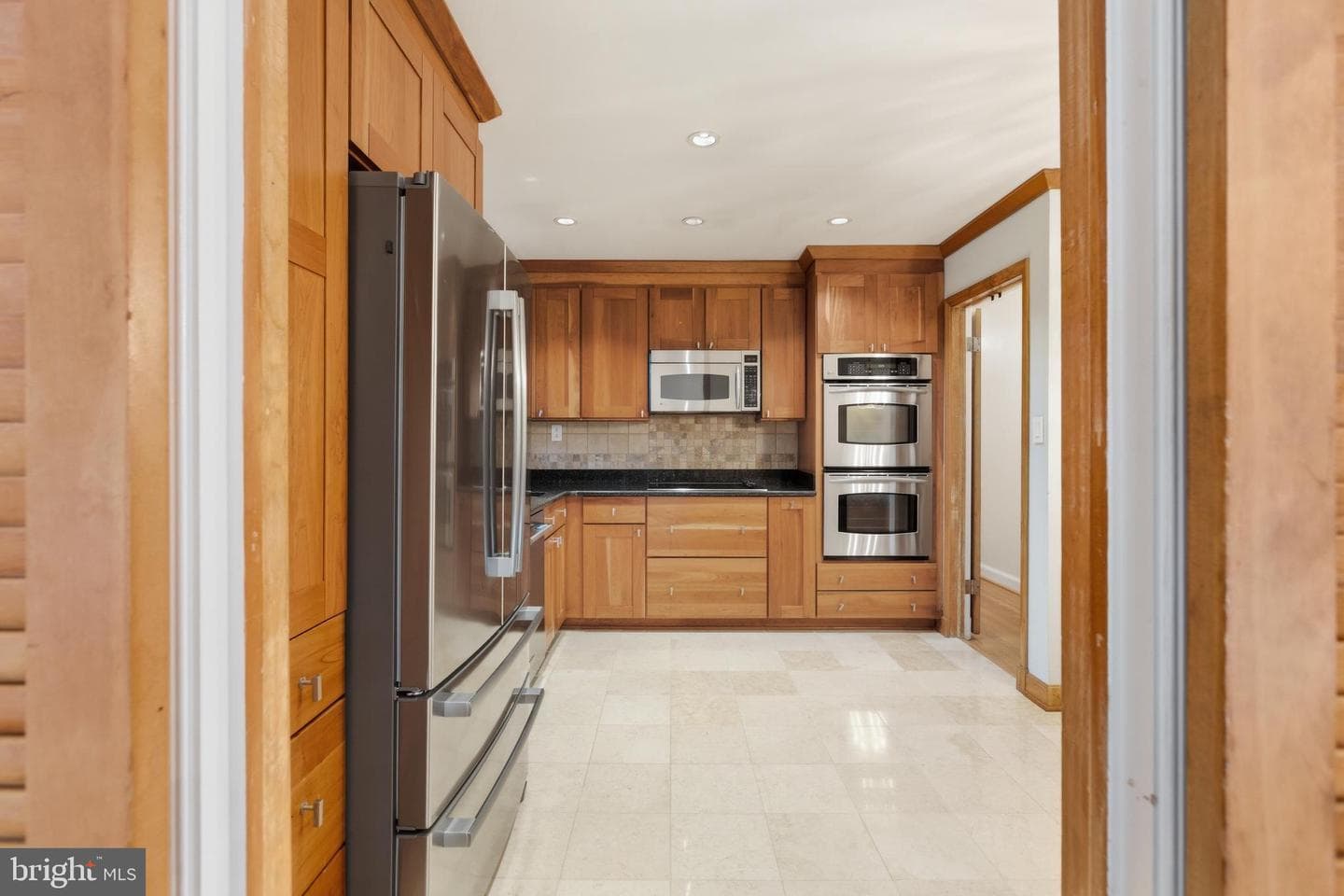 7404 Lois photo 16