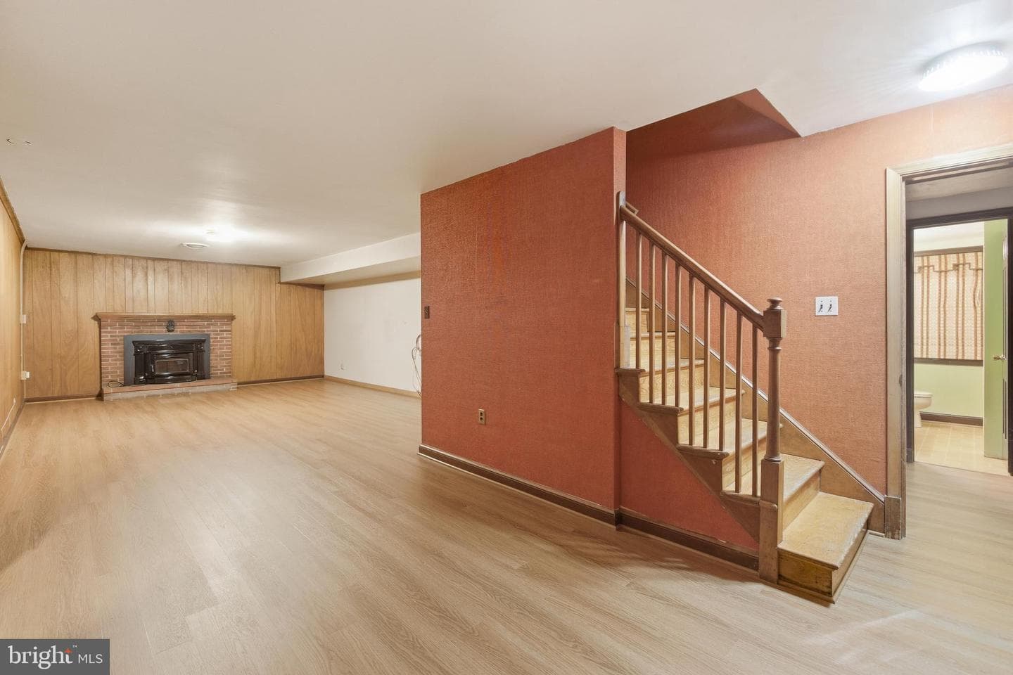 7404 Lois photo 19
