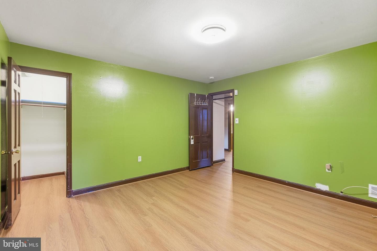 7404 Lois photo 25