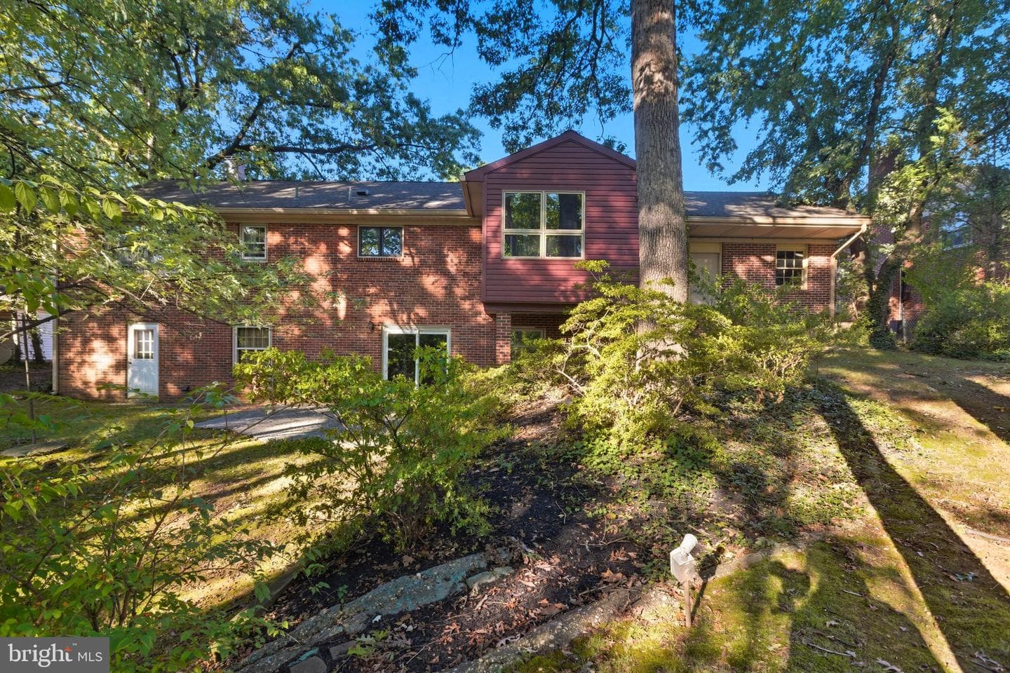 7404 Lois photo 28