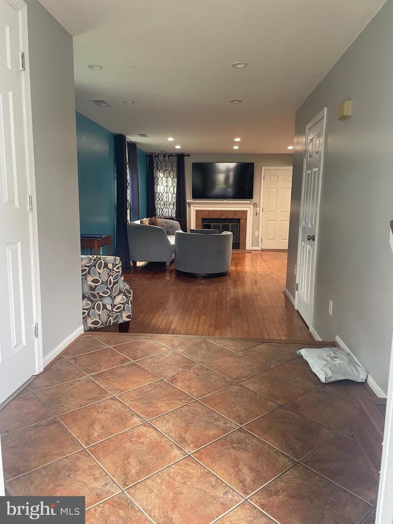 15303 Endicott Drive photo 4
