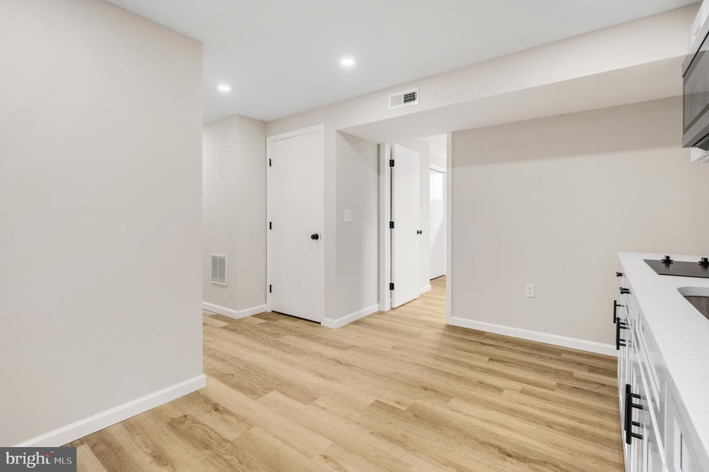 3113 Lakehurst Avenue photo 20