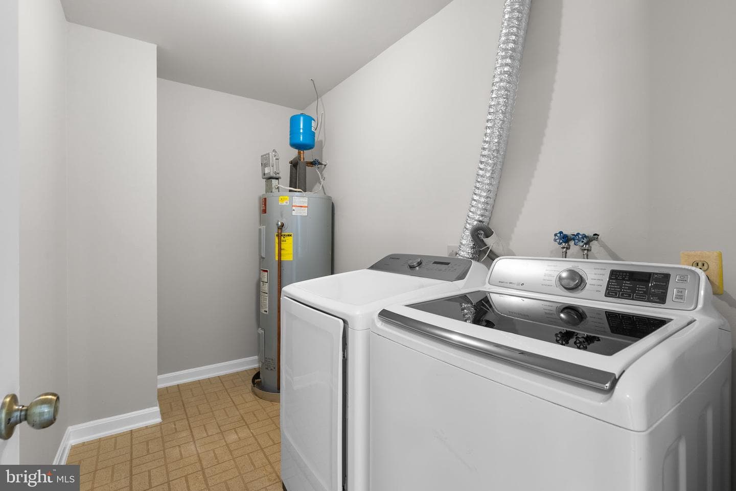 14947 London Lane photo 11