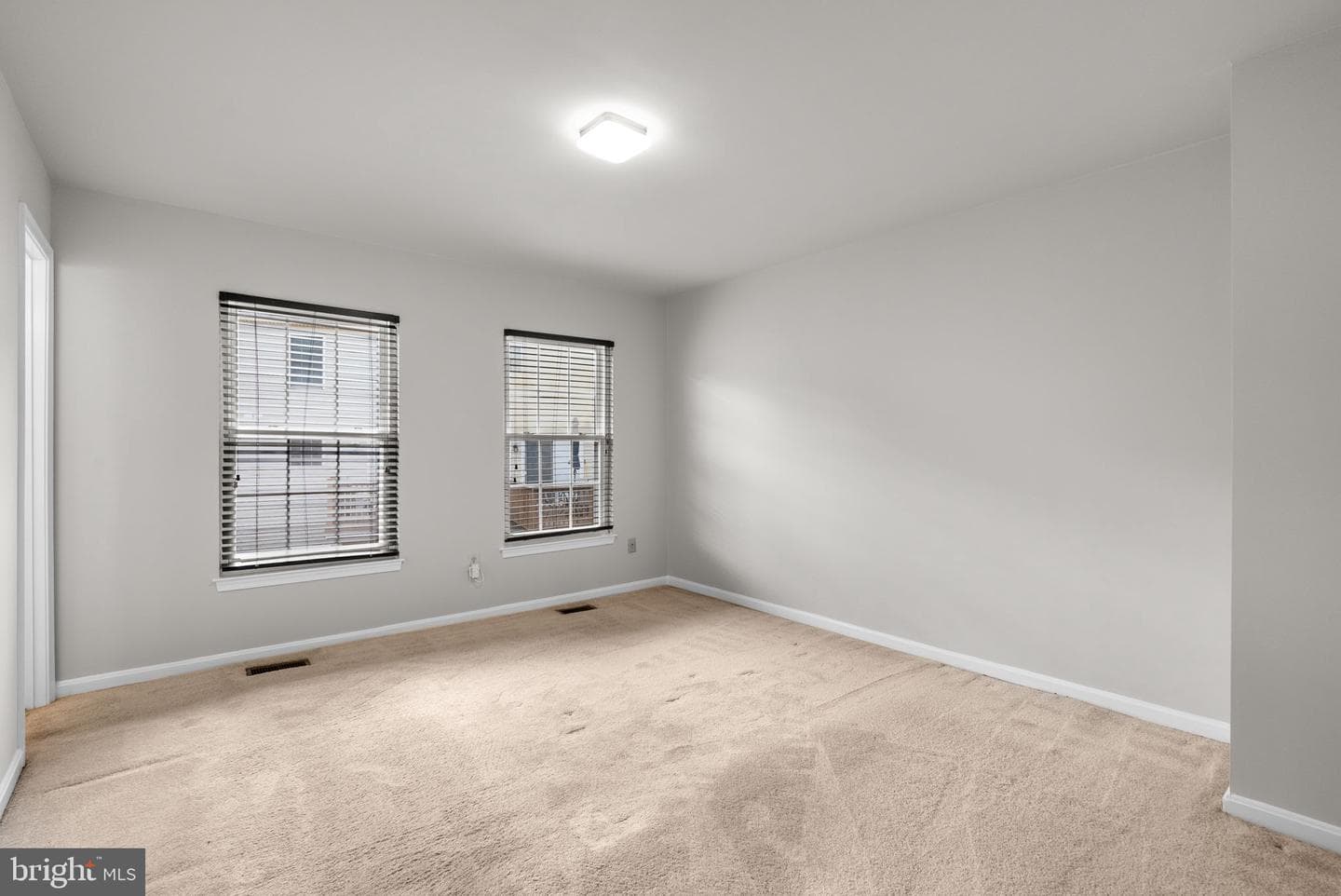 14947 London Lane photo 17