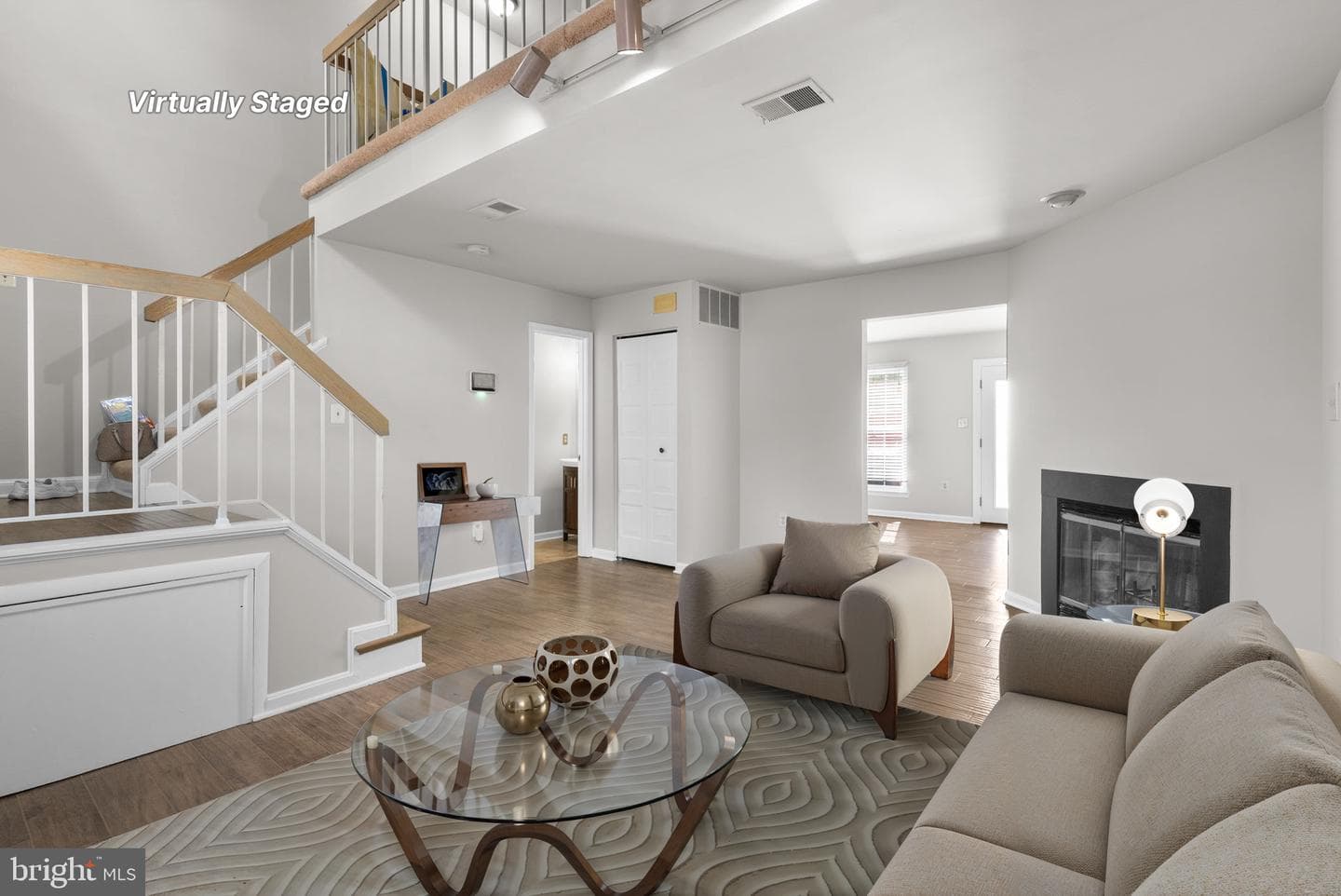 14947 London Lane photo 3