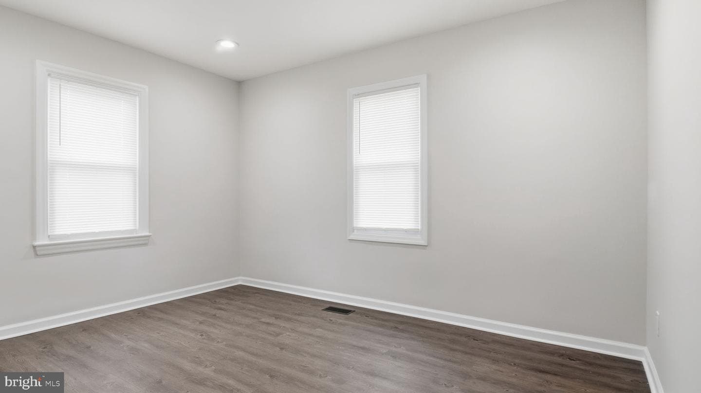 8 Vale Place photo 3