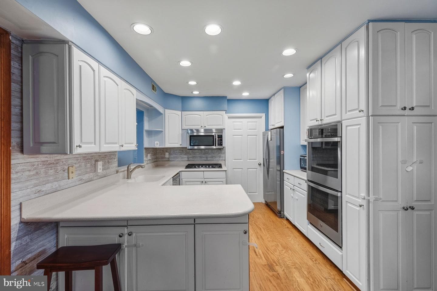 3913 York Lane photo 2