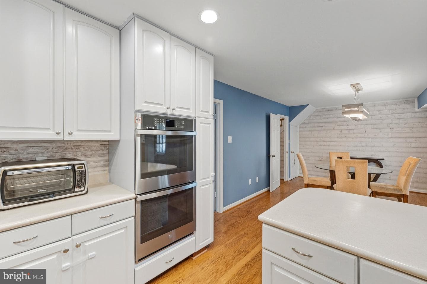 3913 York Lane photo 3