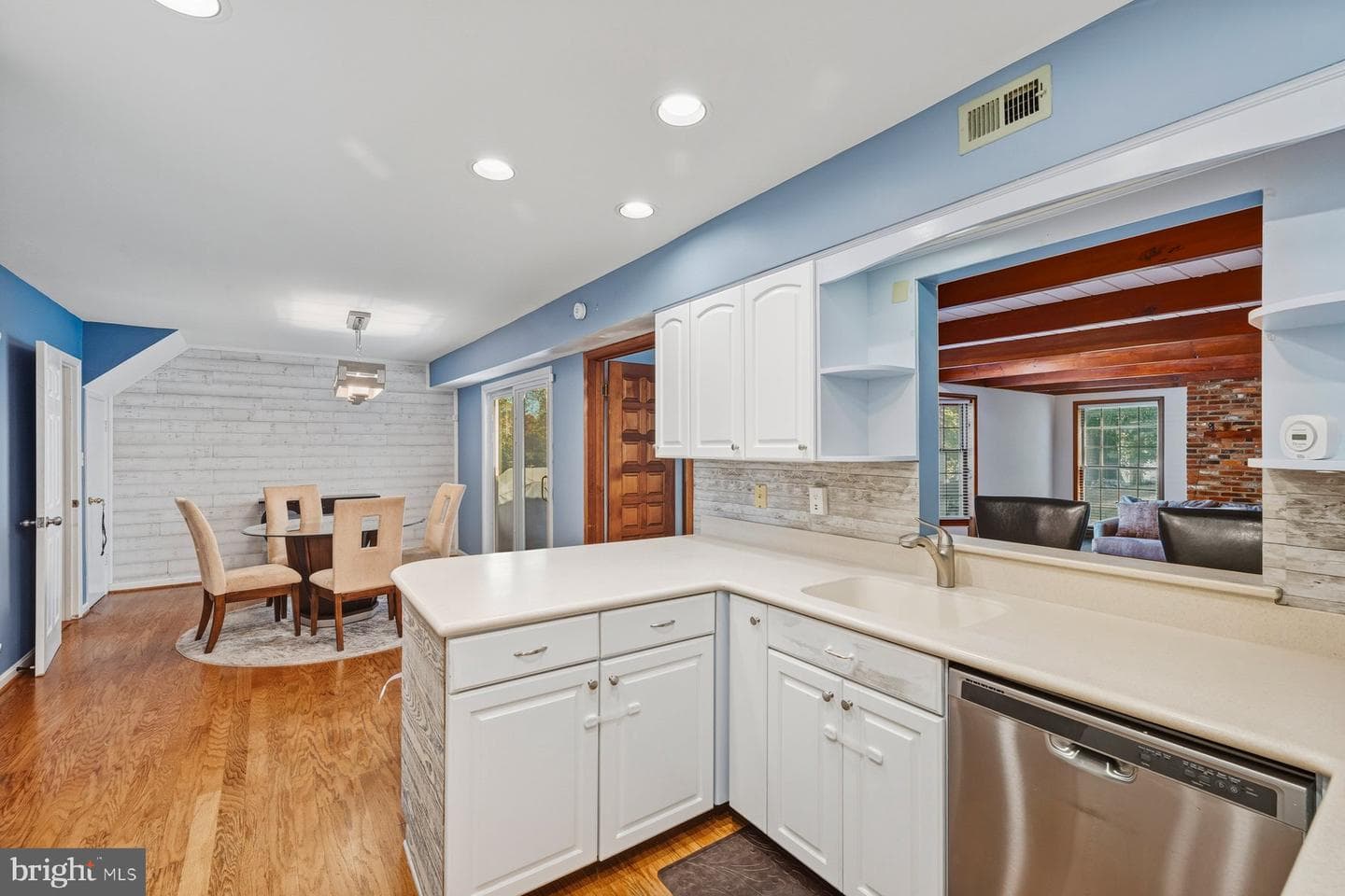 3913 York Lane photo 4