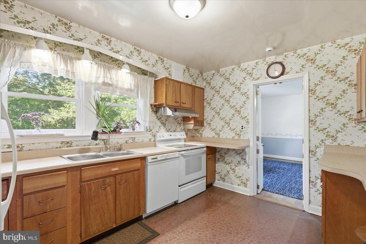 6315 Middleton Lane photo 11