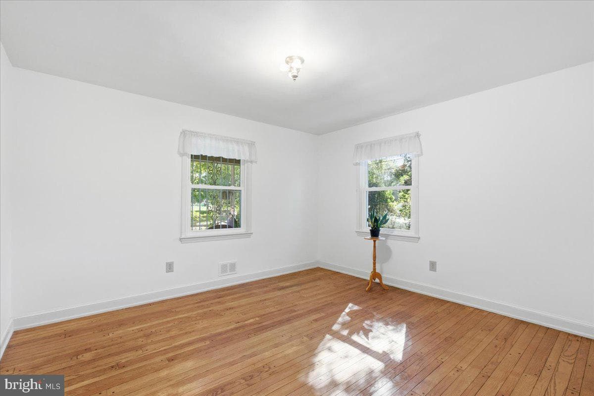 6315 Middleton Lane photo 13