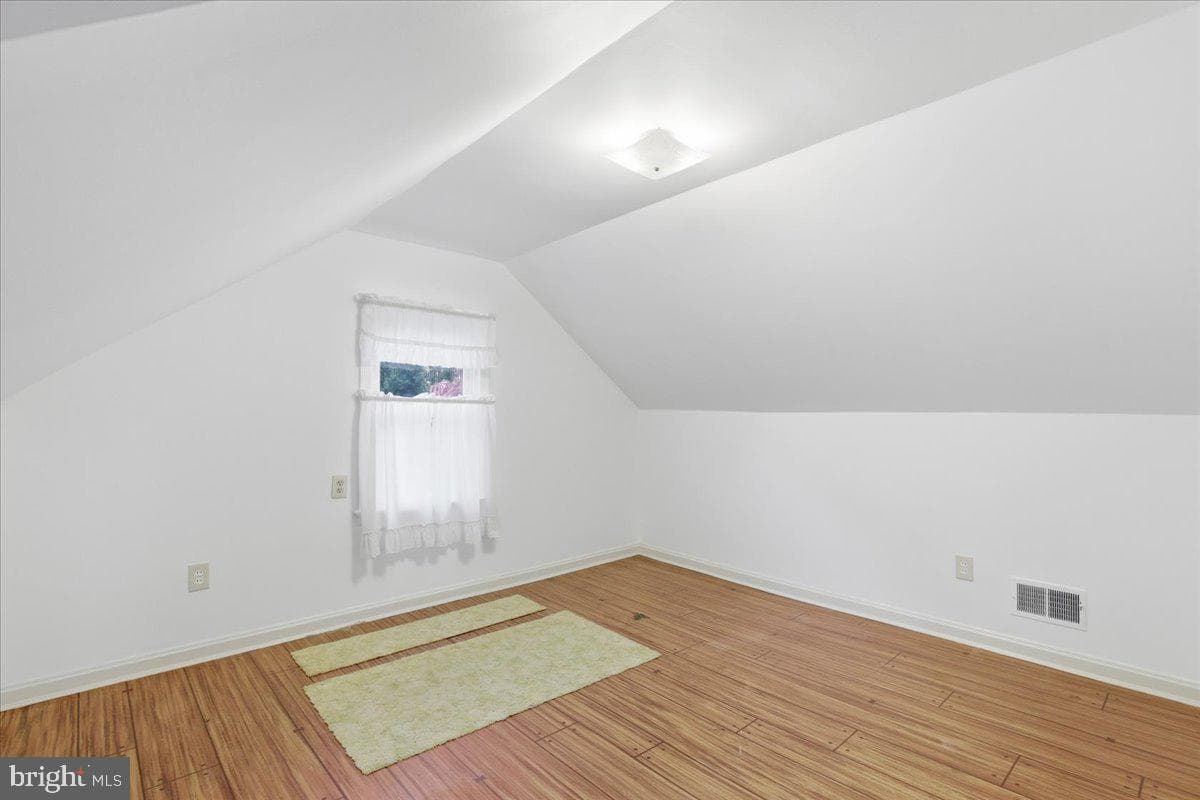 6315 Middleton Lane photo 21