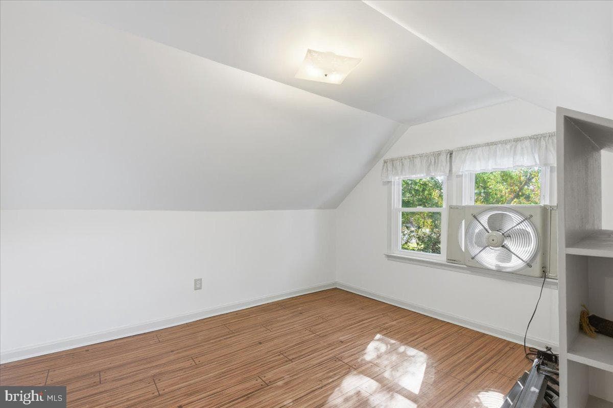 6315 Middleton Lane photo 25