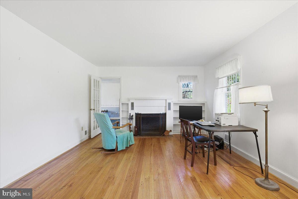 6315 Middleton Lane photo 3