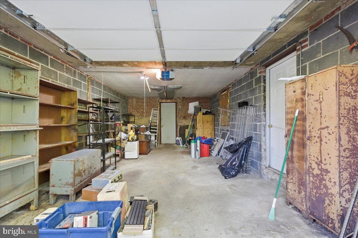 6315 Middleton Lane photo 40