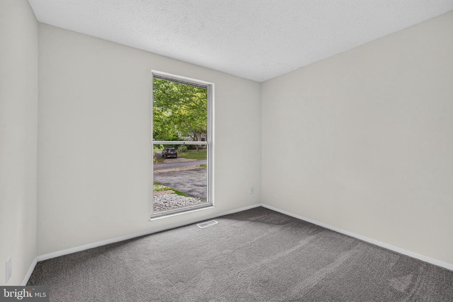 8106 Triple Crown Road photo 19