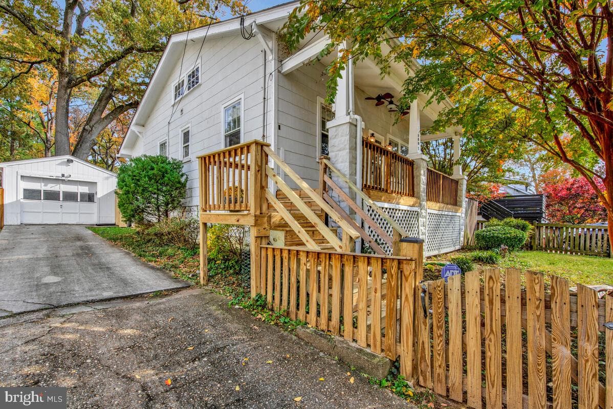 5607 40th Avenue photo 2