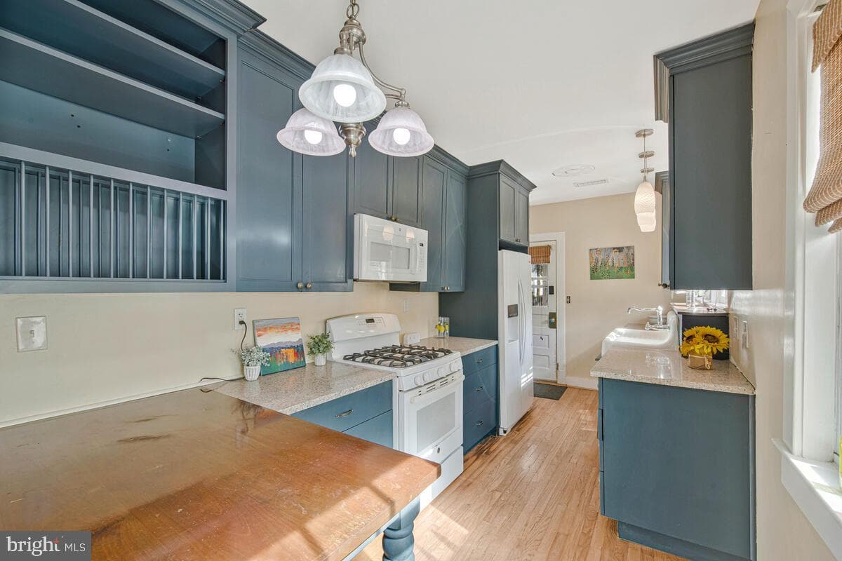 5607 40th Avenue photo 9