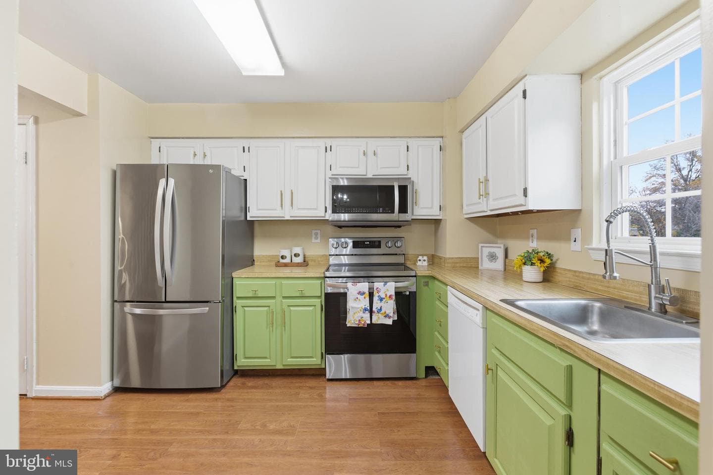 14929 London Lane photo 2