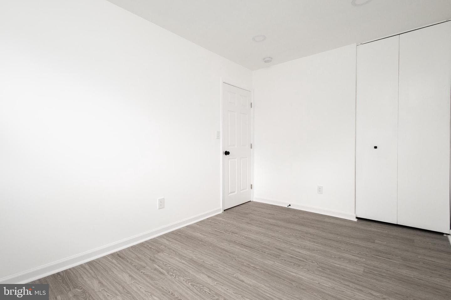 7819 Dellwood Avenue photo 28