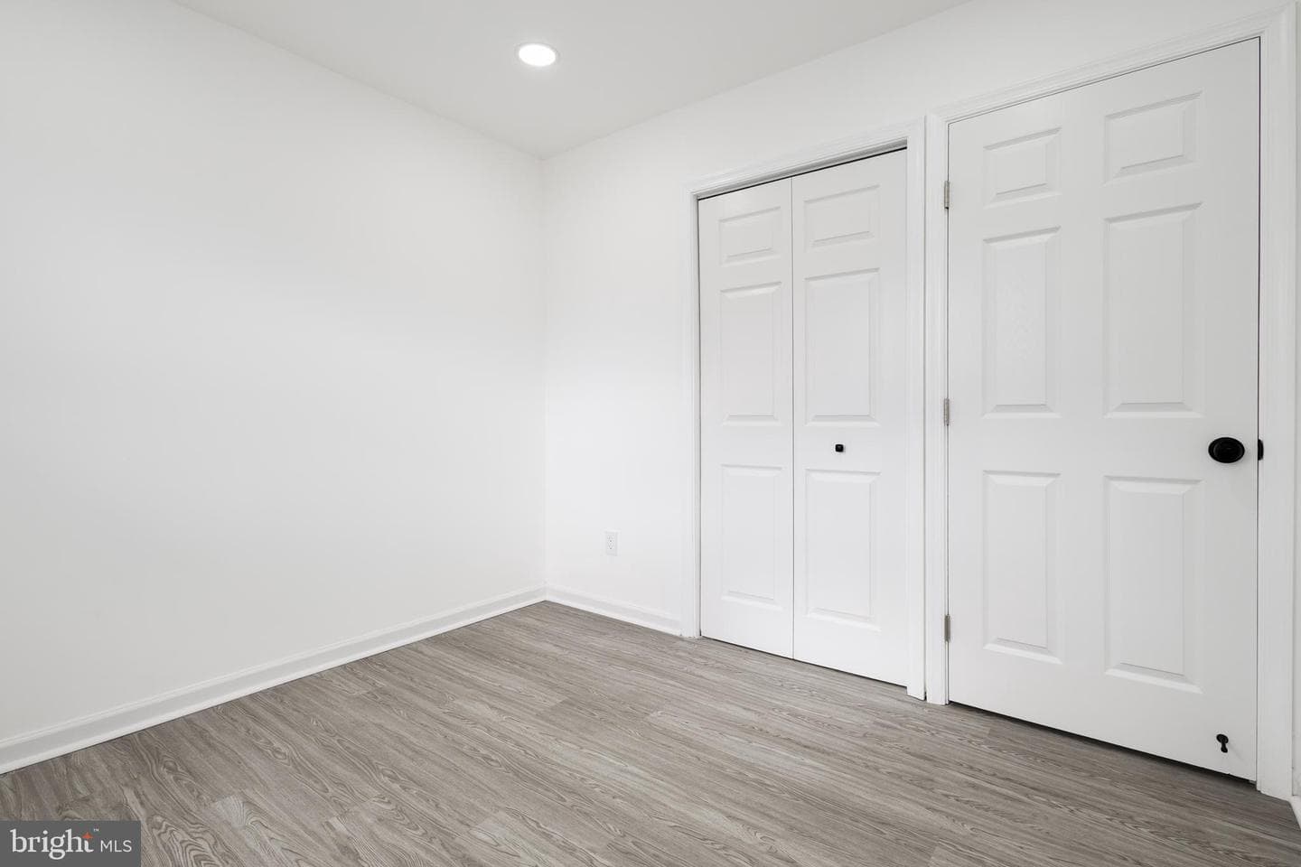 7819 Dellwood Avenue photo 30