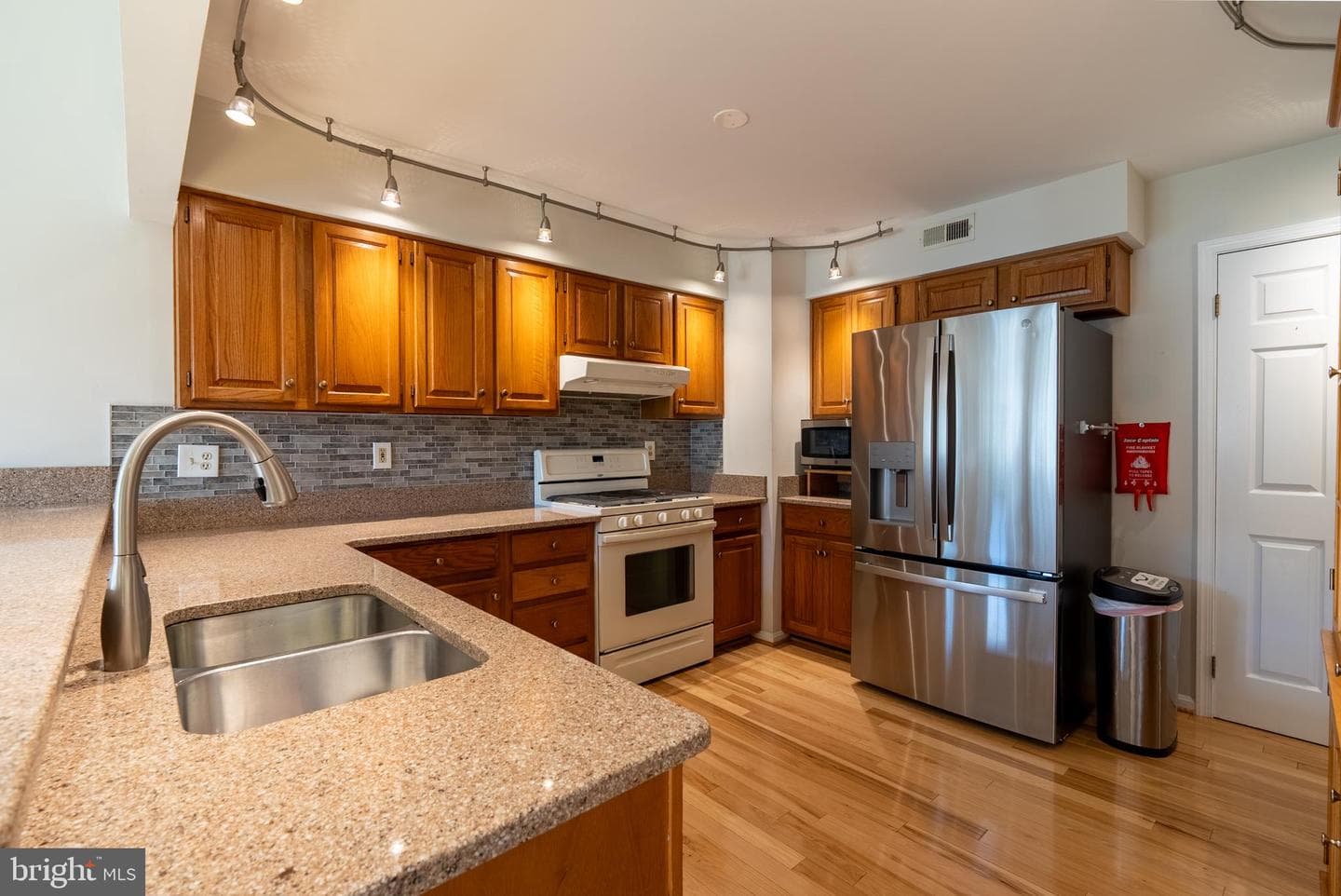 8007 Craddock Road photo 11