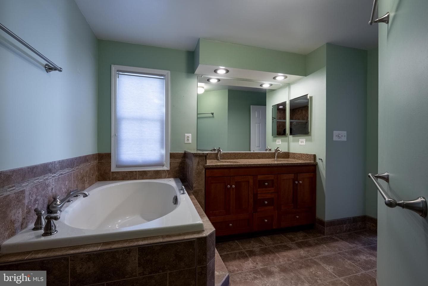 8007 Craddock Road photo 27
