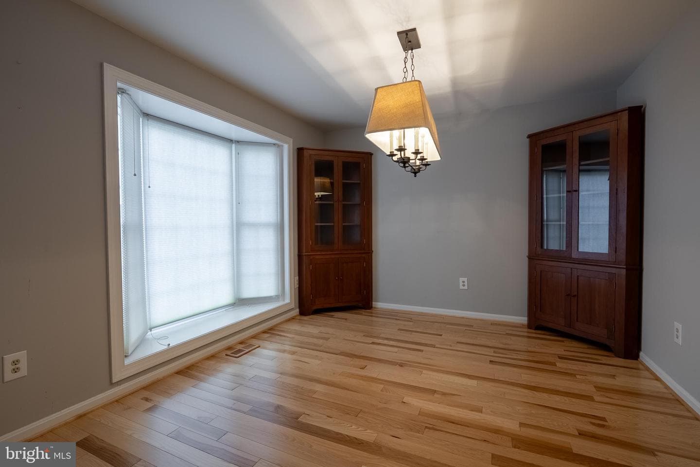 8007 Craddock Road photo 6