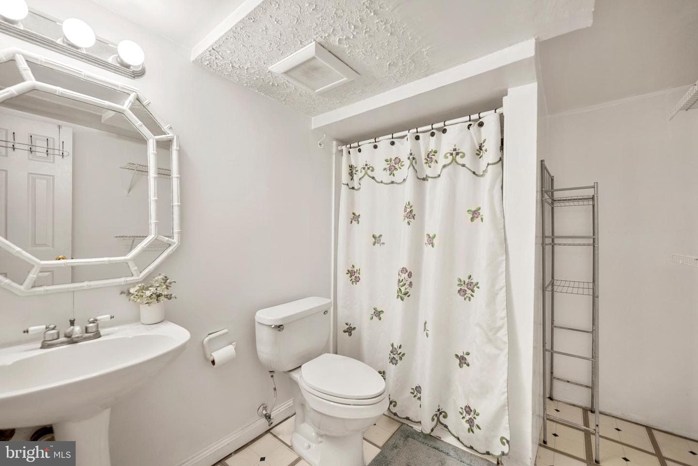 7807 Colonial Lane photo 19