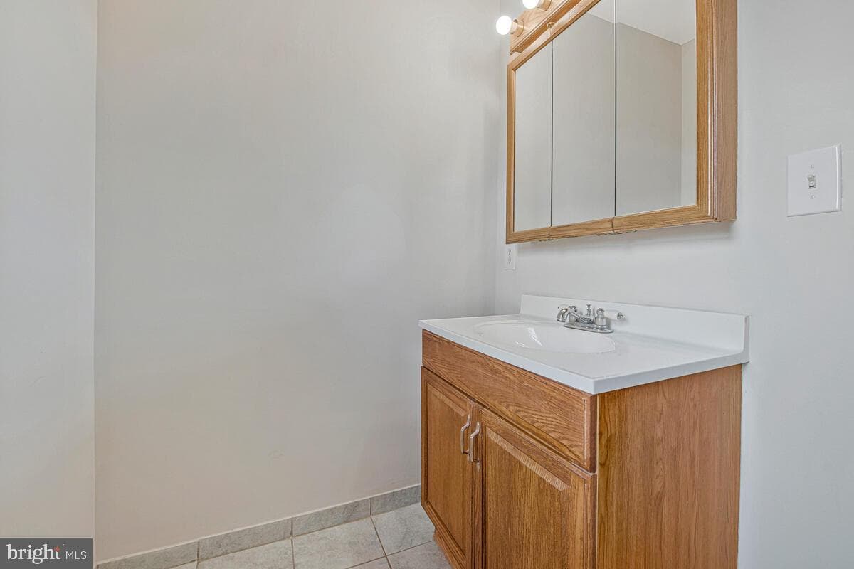 7712 Frederick Road photo 17