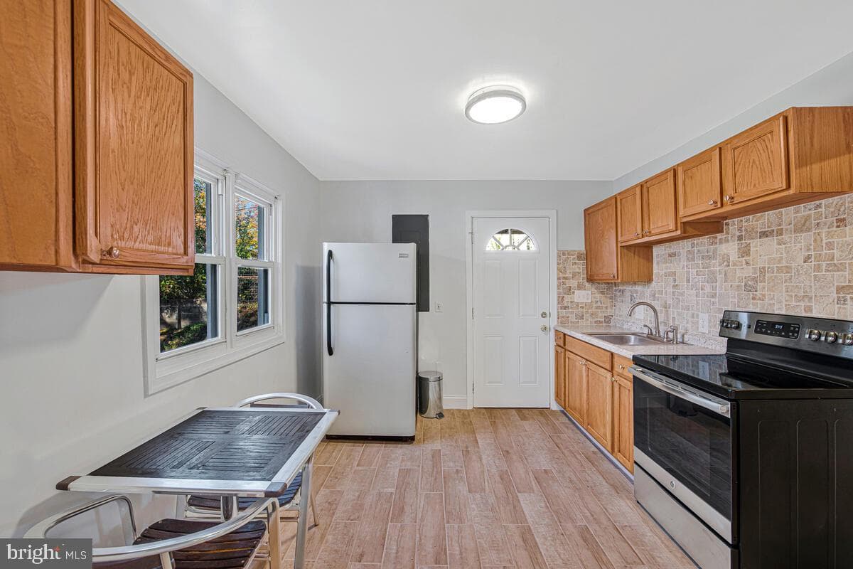 7712 Frederick Road photo 7