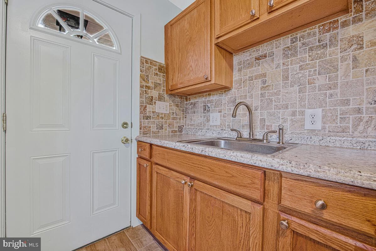 7712 Frederick Road photo 8