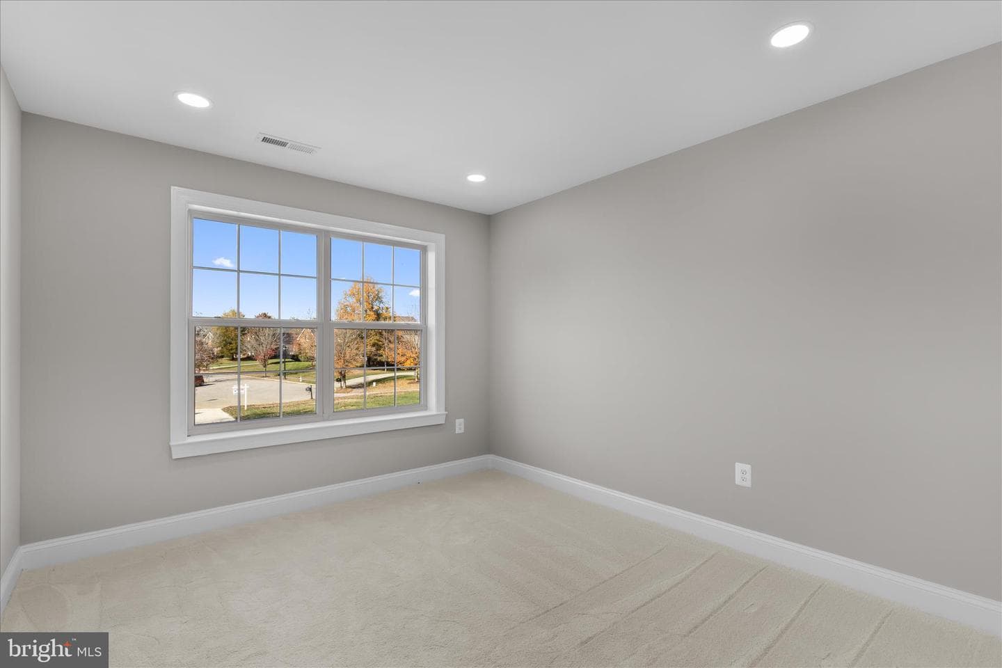 200 Lismore Drive photo 32