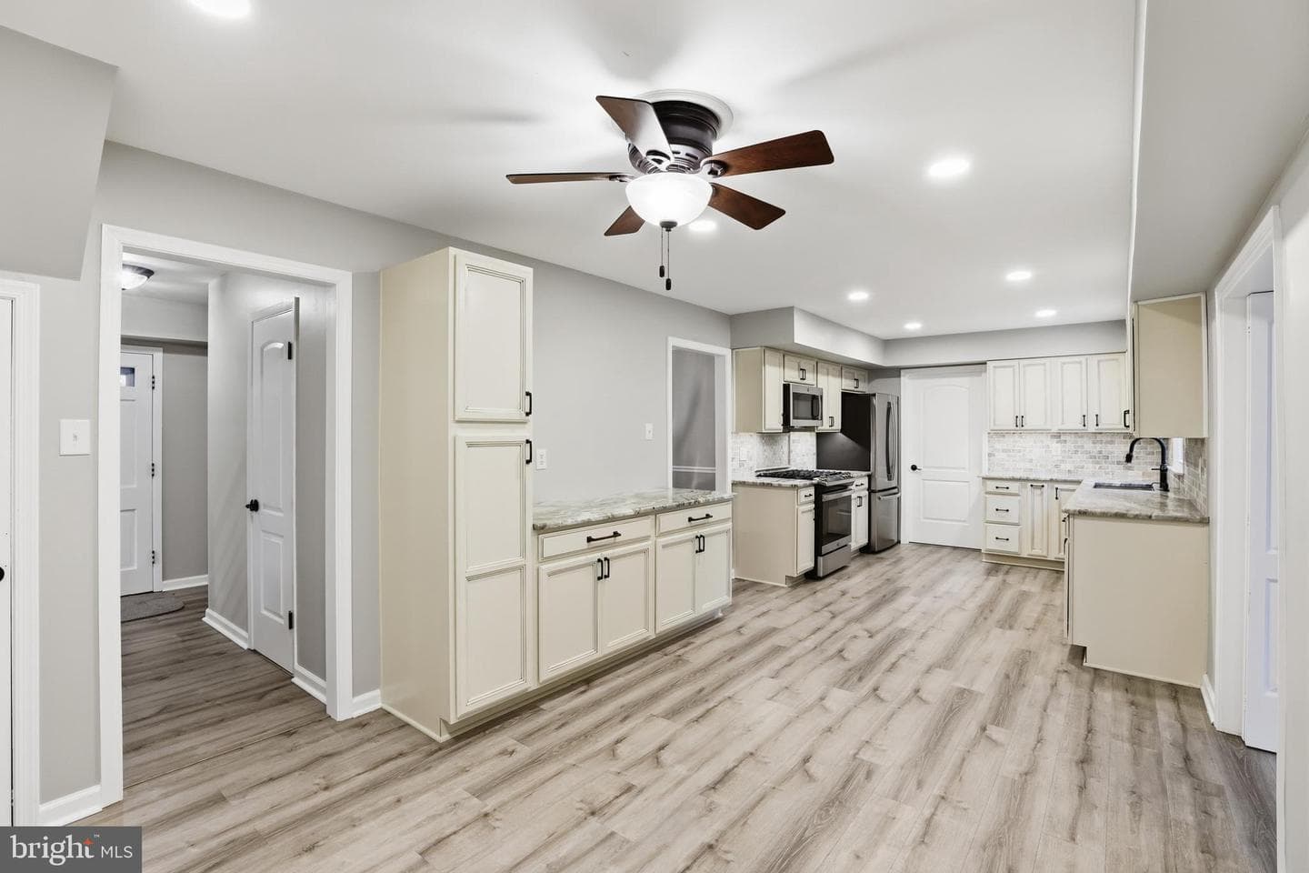 12804 Holiday Lane photo 6