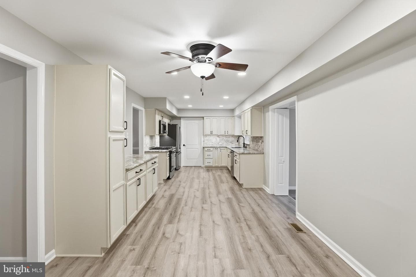 12804 Holiday Lane photo 8