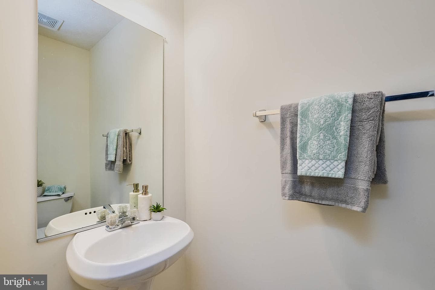 2400 Lemontree Lane photo 18