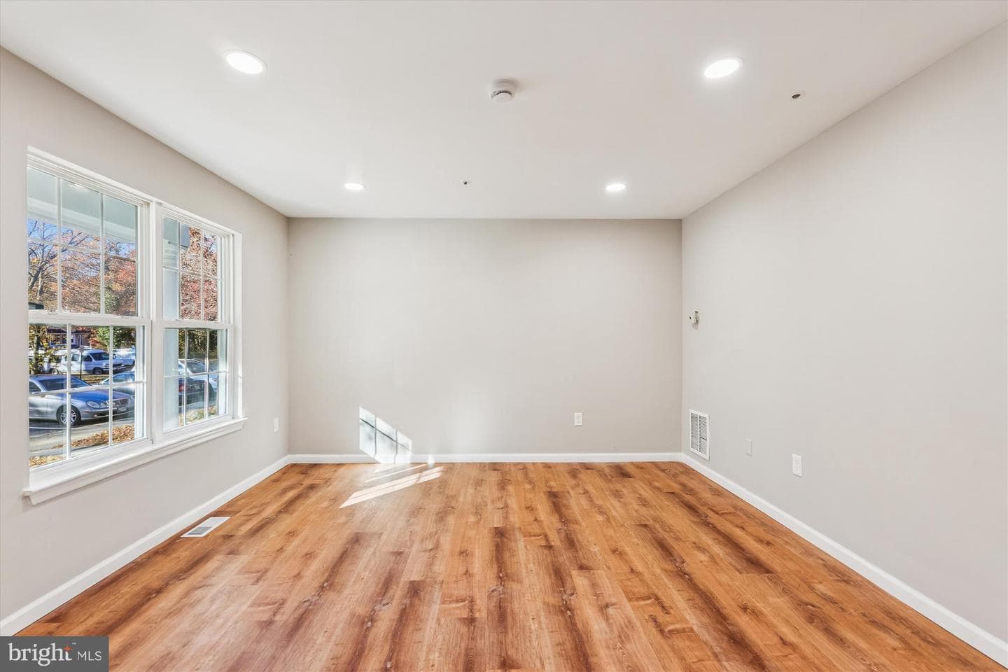 6906 Blue Holly Court photo 4