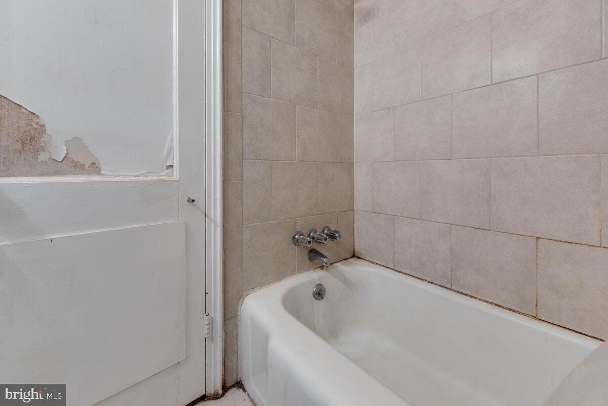 710 Somerset Place photo 18