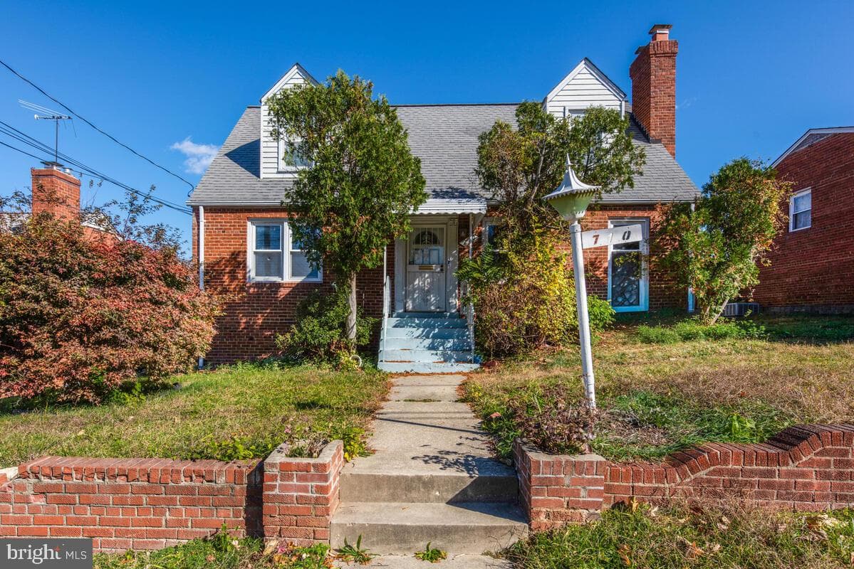 710 Somerset Place photo 2