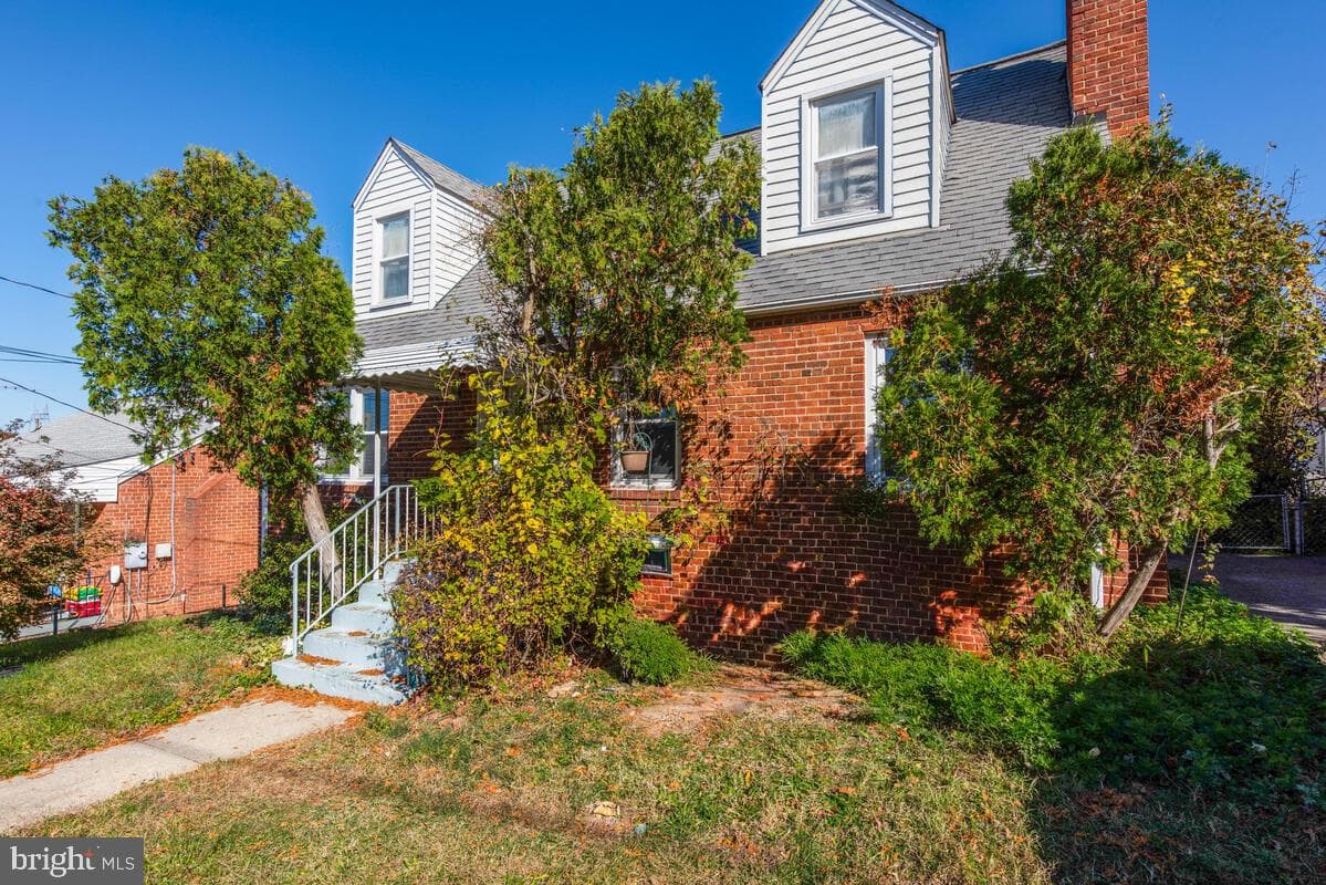 710 Somerset Place photo 3