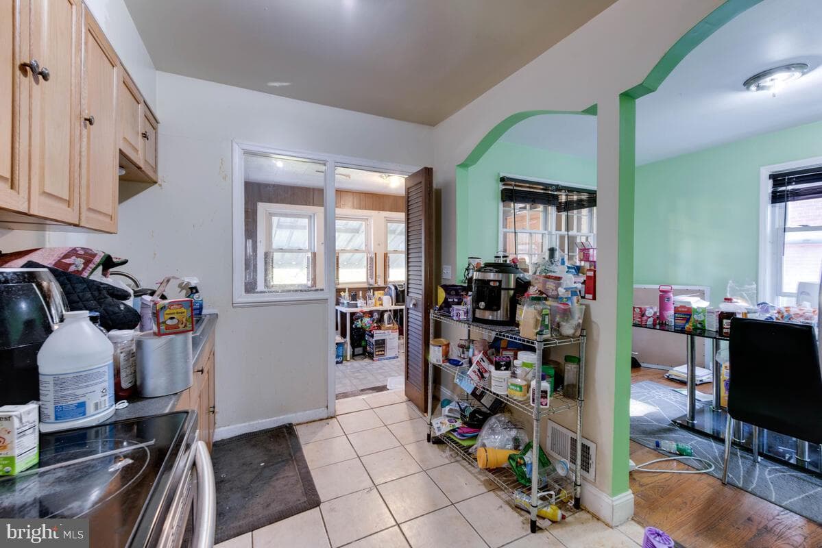 710 Somerset Place photo 9