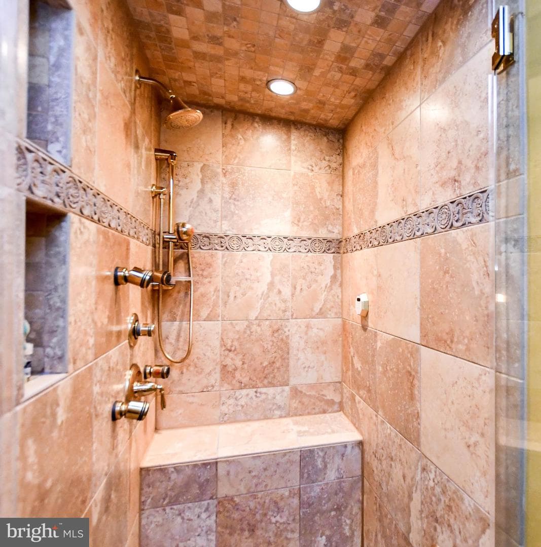 11406 Canterbury Court photo 34